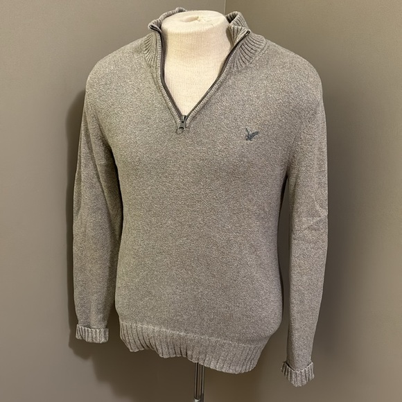 Abercrombie and Fitch VNeck Sweater with Zipper Size Small - Picture 1 of 4